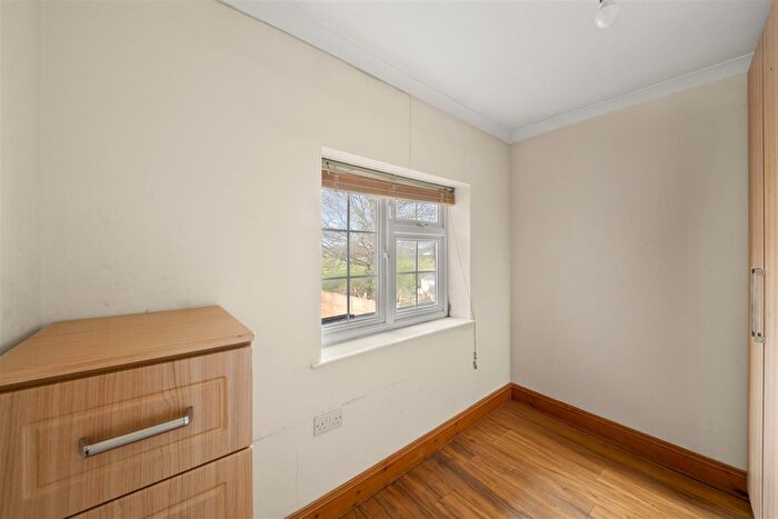 3 Bedroom End Of Terrace House For Sale In Kingsway, Hayes, UB3