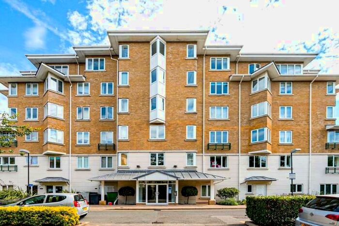 3 Bedroom Flat To Rent In Birchgrove House, Strand Drive, Kew, Surrey, TW9
