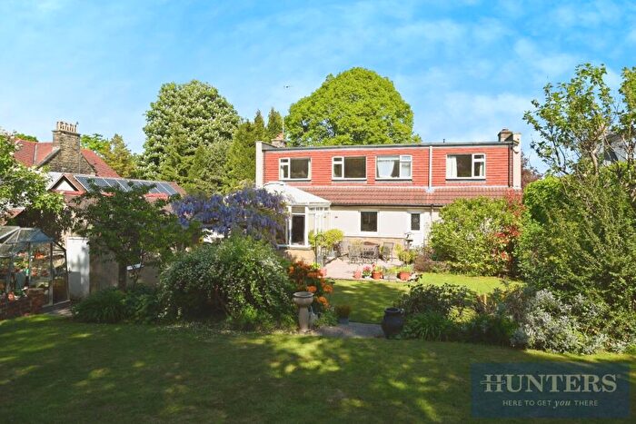 3 Bedroom Detached House For Sale In Bradford Road, Guiseley, Leeds, LS20
