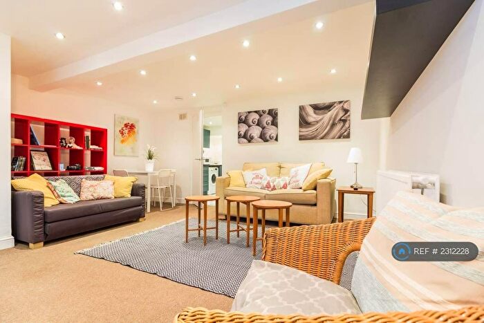 2 Bedroom Flat To Rent In Stoke Newington, London, N16