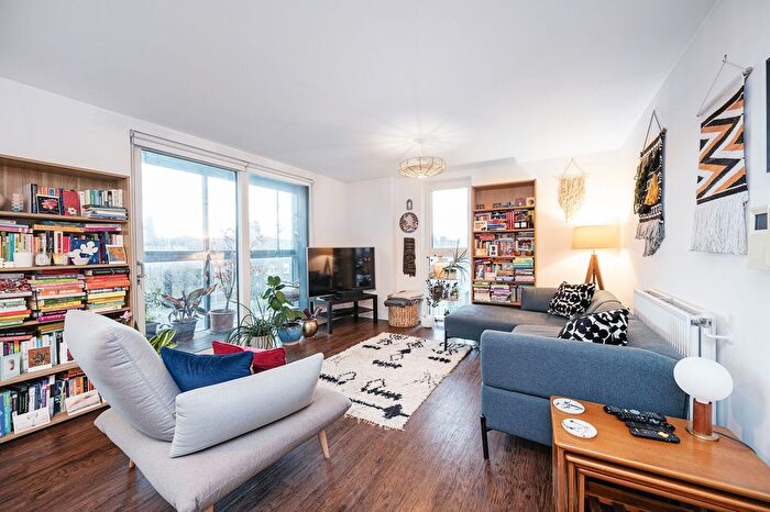 2 Bedroom Flat For Sale In Roseberry Place, Dalston, London, E8