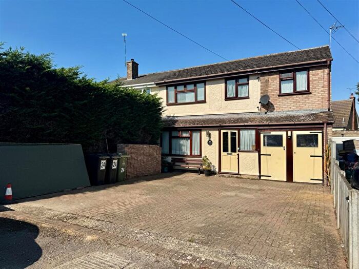 5 Bedroom Semi-Detached House For Sale In Crown Way, Southminster, CM0