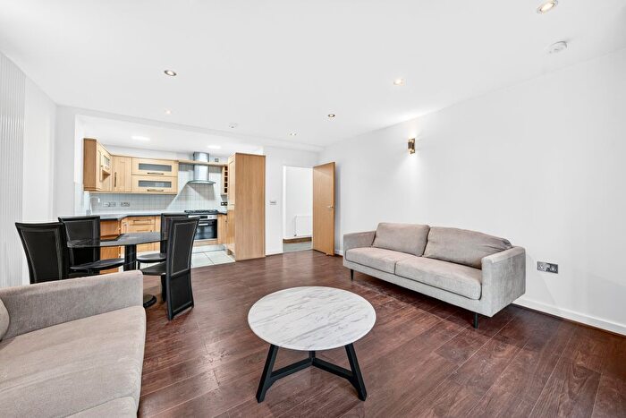3 Bedroom Flat To Rent In Chicksand Street, Spitalfields, London, E1