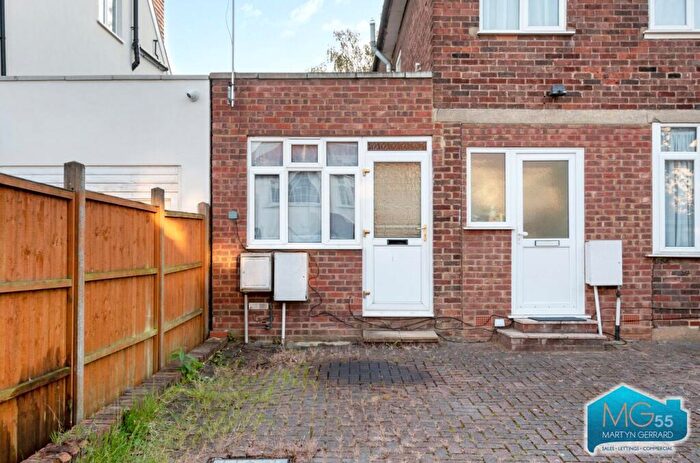 1 Bedroom Apartment To Rent In Hale Grove Gardens, London, NW7