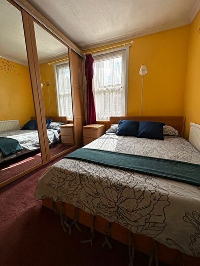 3 Bedroom Flat To Rent In Scales Road, London, N17