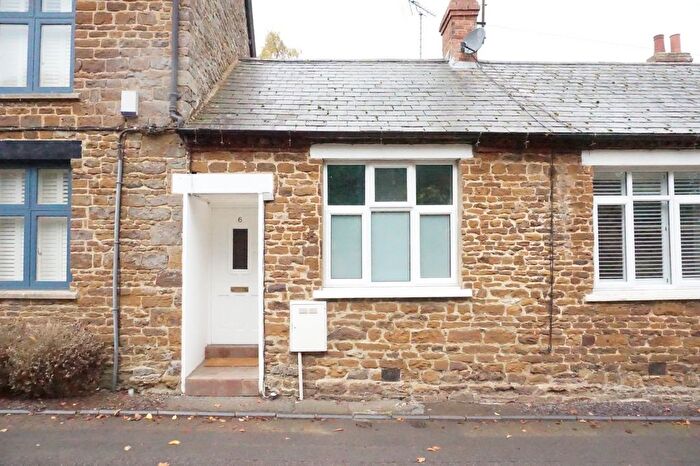 1 Bedroom Bungalow For Sale In Parsons Street, Woodford Halse, Daventry, Northamptonshire, NN11
