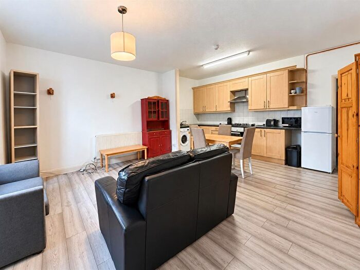 2 Bedroom Flat To Rent In Fairholme Road, London, W14