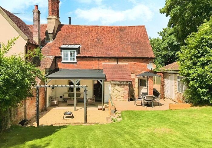 3 Bedroom Cottage To Rent In Blackwater, Newport, PO30