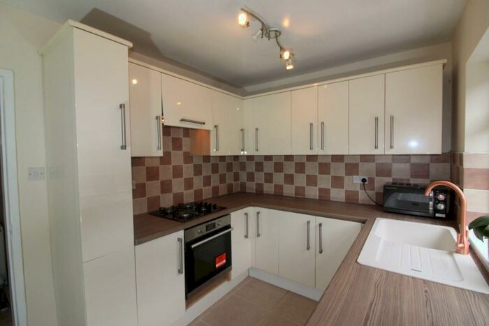 4 Bedroom Semi-Detached House To Rent In Valley Road, Nottingham, NG5