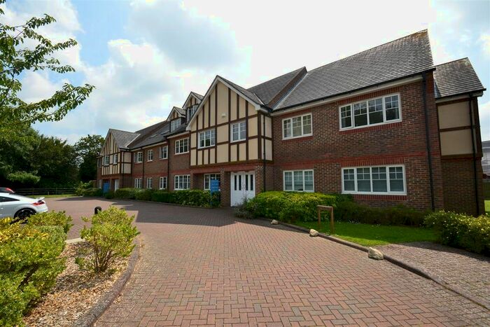 2 Bedroom Flat To Rent In Suffolk Close, Horley, RH6