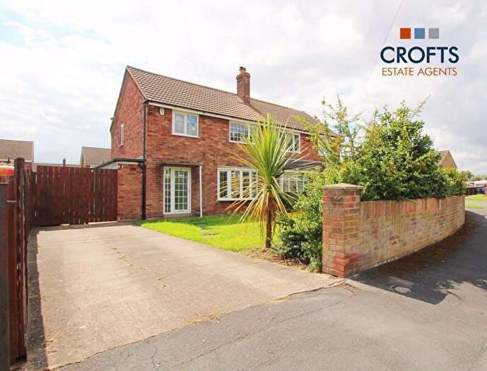 3 Bedroom Semi-Detached House For Sale In Brewster Avenue, Immingham, DN40