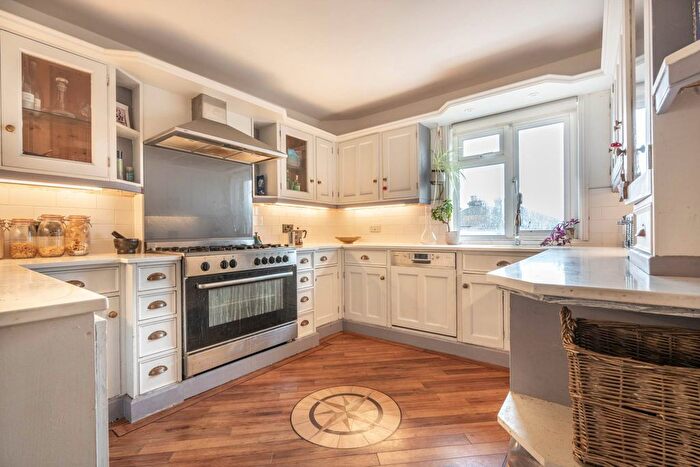 3 Bedroom Flat For Sale In Pennington Road, Southborough, Tunbridge Wells, TN4
