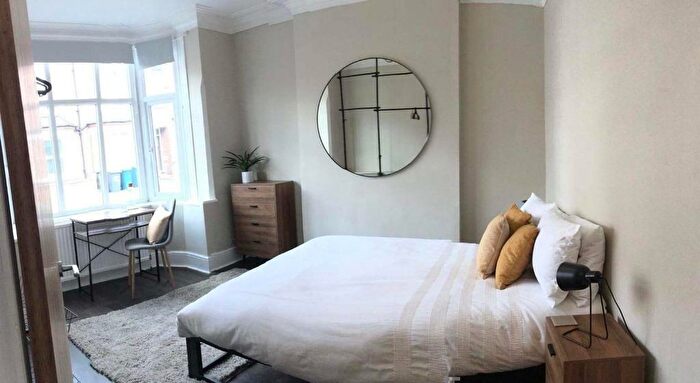 1 Bedroom Semi-Detached House To Rent In Hawksworth Road, Nottingham, NG2