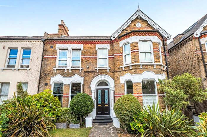 3 Bedroom Apartment For Sale In Sunderland Road, London, SE23