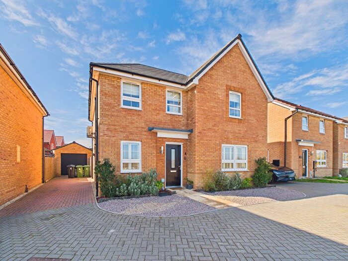 4 Bedroom Detached House For Sale In Watergrove Close, Hampton Water, Peterborough, PE7