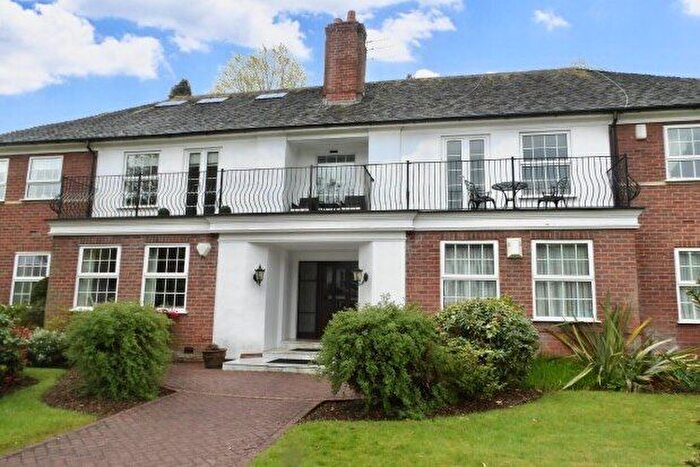 2 Bedroom Flat To Rent In Groby Road, Altrincham, WA14