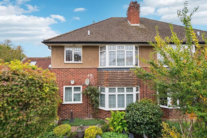 1 Bedroom Flat For Sale In Kent Gardens, Ruislip, HA4