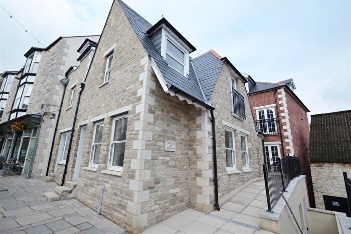 2 Bedroom Flat To Rent In Swanage, BH19