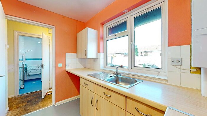 1 Bedroom Bungalow For Sale In Wakefields Walk, Downfield Road, Cheshunt, Waltham Cross, EN8