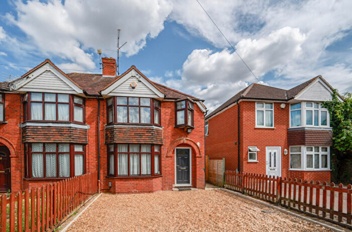 3 Bedroom Semi-Detached House For Sale In Basingstoke Road, Reading, Berkshire, RG2
