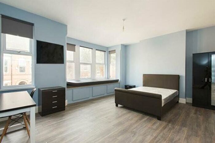 6 Bedroom Semi-Detached House To Rent In Derby Grove, Nottingham, Nottinghamshire, NG7