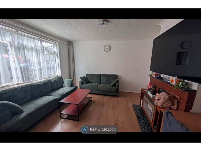 2 Bedroom End Of Terrace House To Rent In Ryvers Road, Slough, SL3