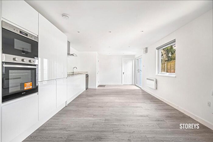 1 Bedroom Apartment To Rent In Carnarvon Road, South Woodford, London, E18