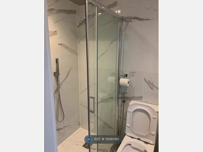 Studio To Rent In Shirley Drive, Hounslow, TW3