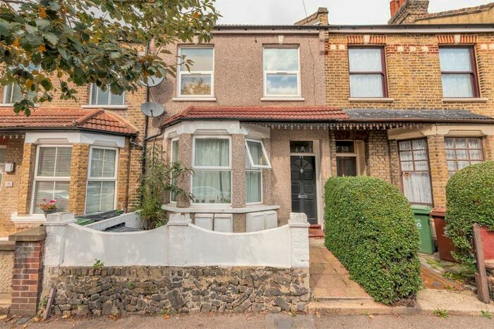 Studio To Rent In Somers Road, Walthamstow, E17