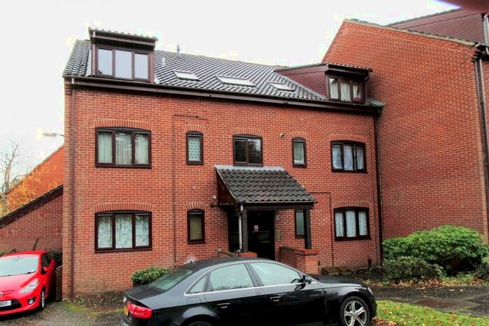 1 Bedroom Apartment To Rent In Roseville Close, Norwich, NR1