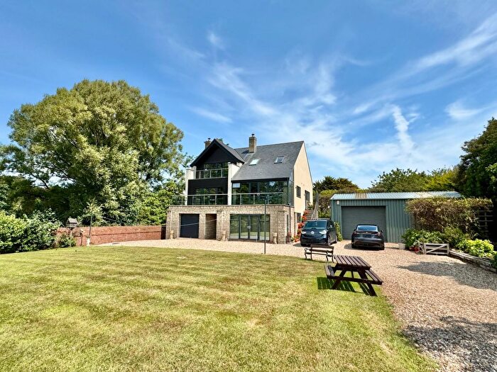 5 Bedroom Detached House To Rent In Maer Lane, Exmouth, EX8