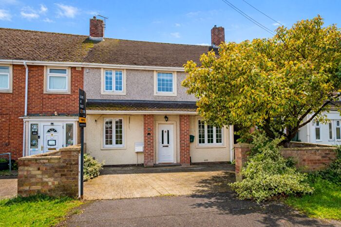4 Bedroom Terraced House For Sale In Cedars Close, Swindon, SN2