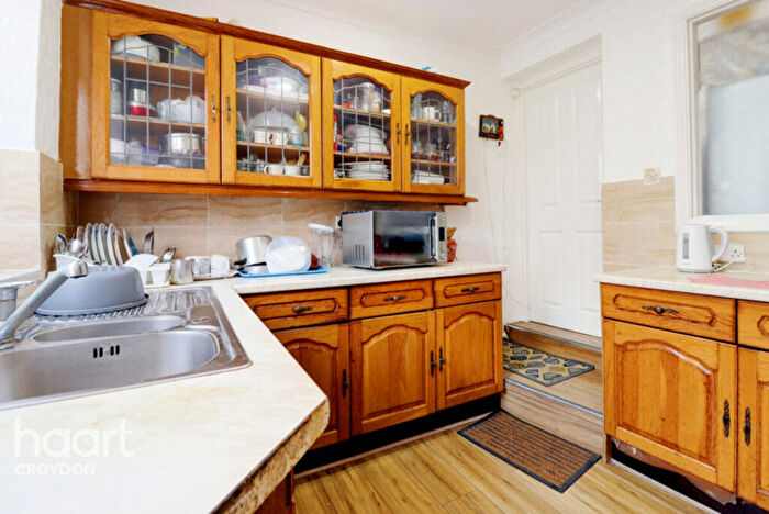 3 Bedroom End Of Terrace House For Sale In Wentworth Road, Croydon, CR0