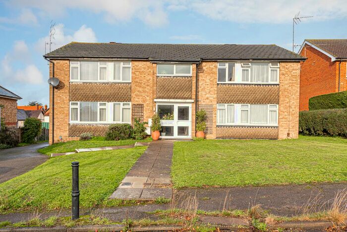 2 Bedroom Flat To Rent In Albert Road, Ashtead, KT21