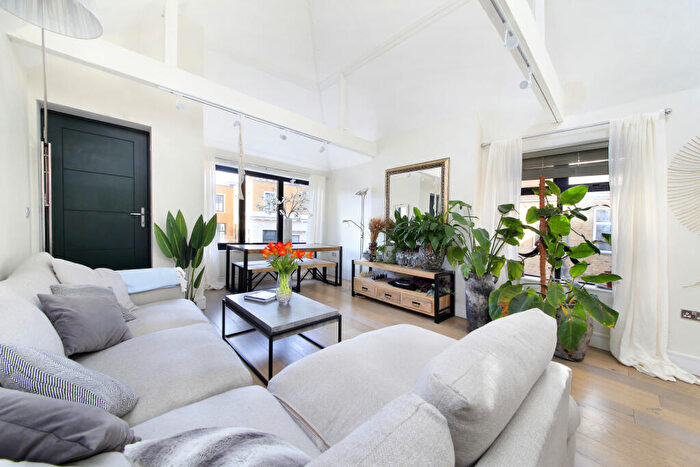 3 Bedroom House To Rent In Richmond Park Road, East Sheen, SW14