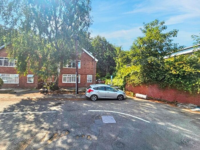 1 Bedroom Maisonette For Sale In Albert Avenue, Prestwich, M25