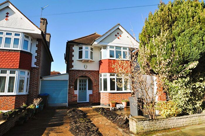 3 Bedroom Link Detached House To Rent In Landseer Road, New Malden, KT3