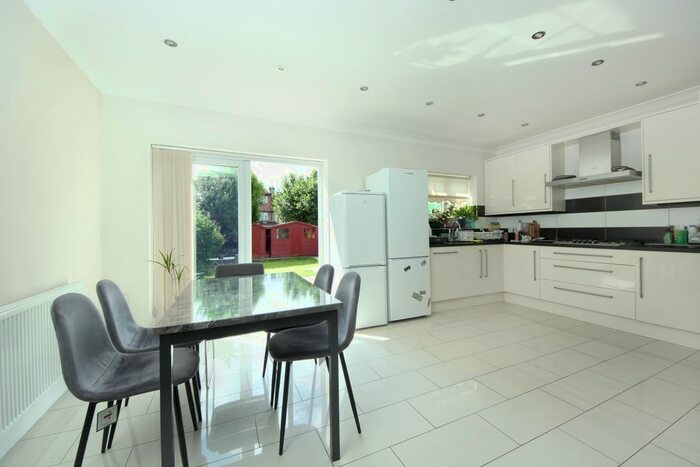 4 Bedroom Detached House To Rent In Syon Park Gardens, Isleworth, TW7