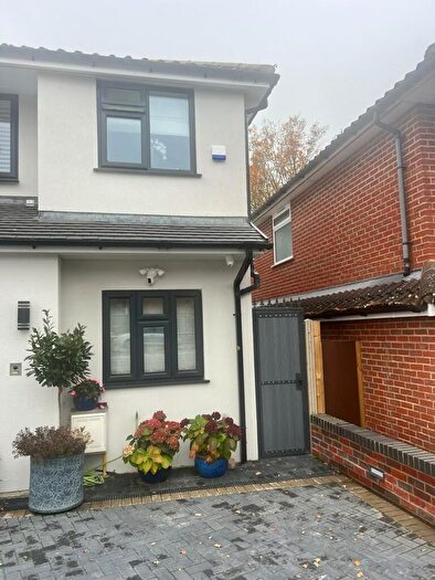 1 Bedroom Apartment To Rent In Torrington Drive, Potters Bar, EN6