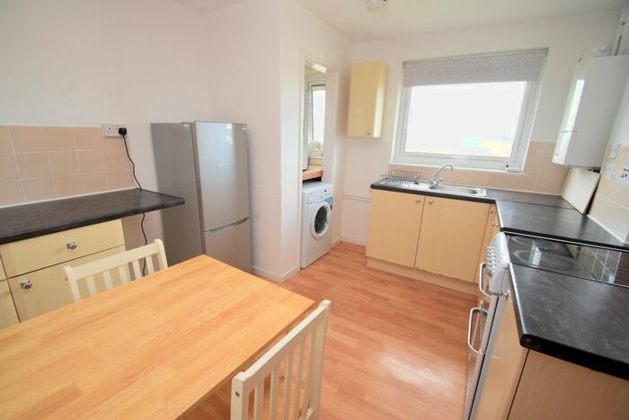 3 Bedroom Flat To Rent In Tregullow Road, Falmouth, TR11