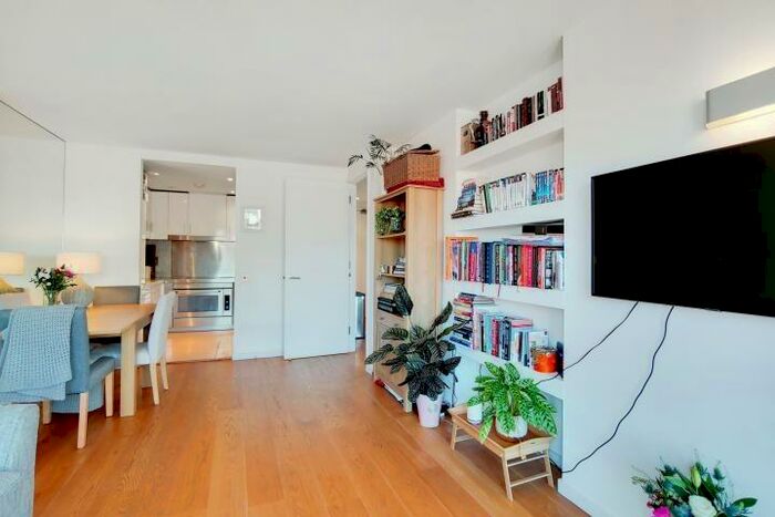 1 Bedroom Flat For Sale In New Providence Wharf, Fairmount Avenue, London, E14