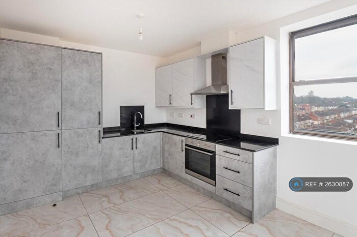 2 Bedroom Flat To Rent In Farnsby Street, Swindon, SN1