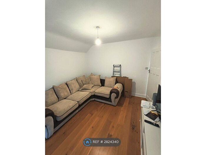 1 Bedroom Flat To Rent In Leggatts Way, Watford, WD24