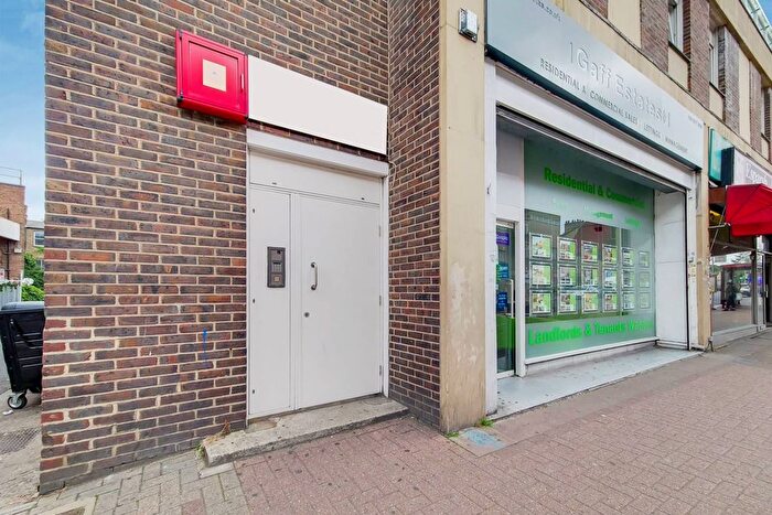 2 Bedroom Flat To Rent In Greens End, Woolwich, London, SE18