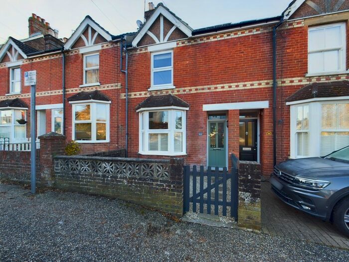 3 Bedroom Terraced House To Rent In Oakhill Road, Horsham, RH13