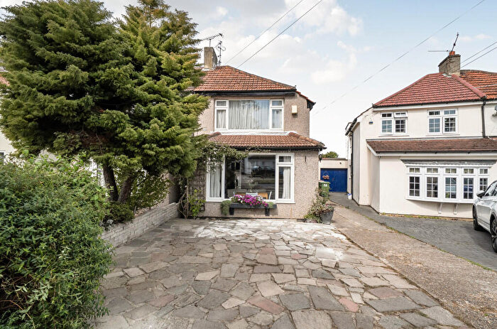 3 Bedroom Semi-Detached House For Sale In Wyncham Avenue, Sidcup, DA15