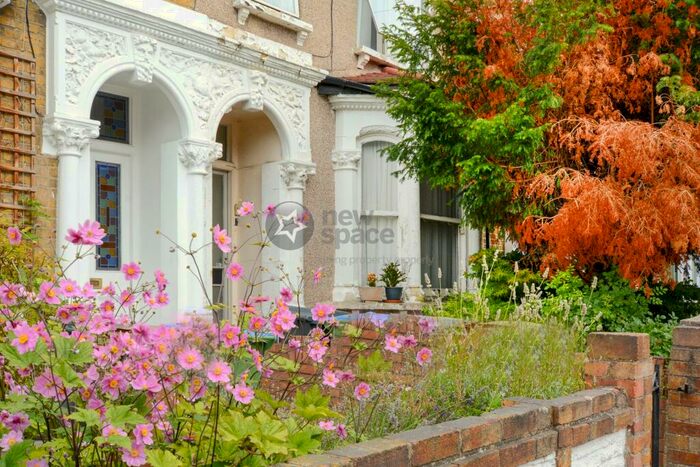 2 Bedroom Flat To Rent In Leysrping Road, Leyton, E11