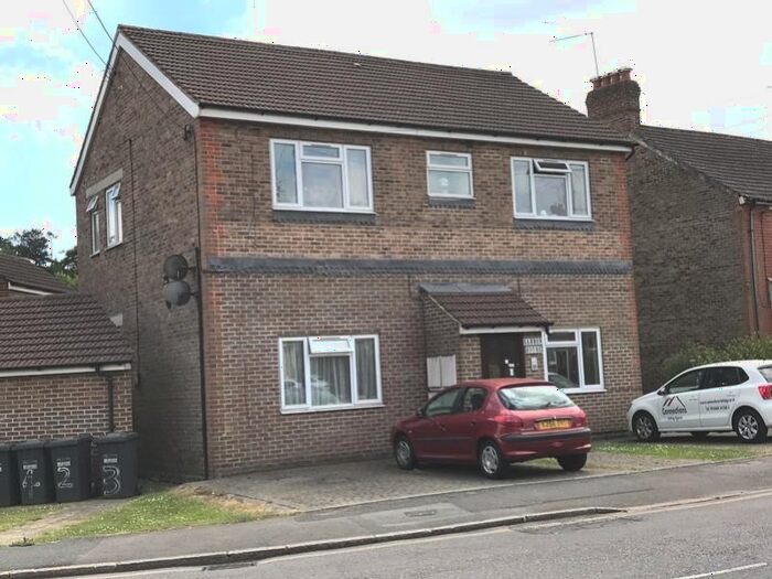 2 Bedroom Flat To Rent In Queens Road, Haywards Heath, West Sussex, RH16