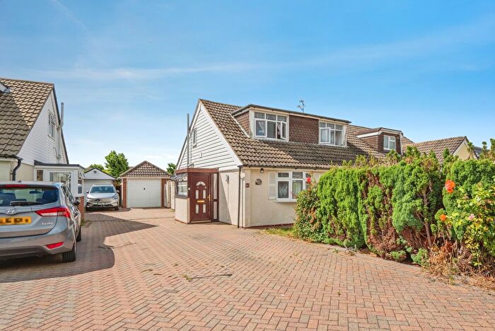 3 Bedroom Bungalow For Sale In Haslar Crescent, Waterlooville, Hampshire, PO7