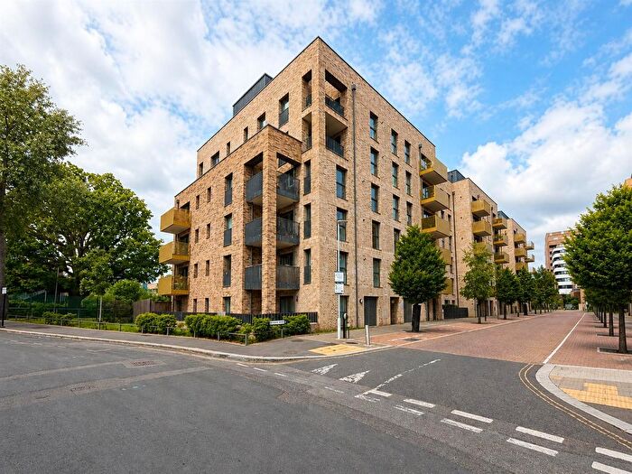 2 Bedroom Flat For Sale In Goodwin House, Selbourne Avenue, Hounslow, TW3